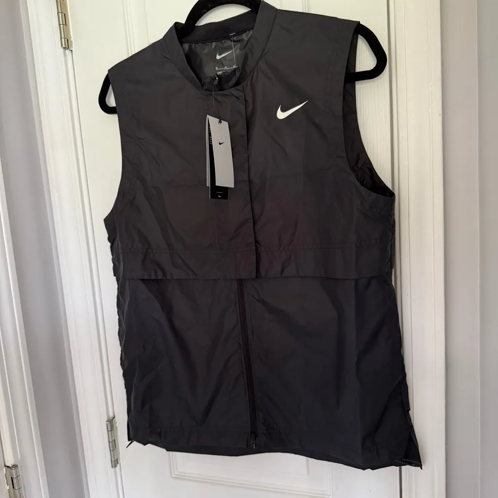 Nike women’s black vest size large - Image 2