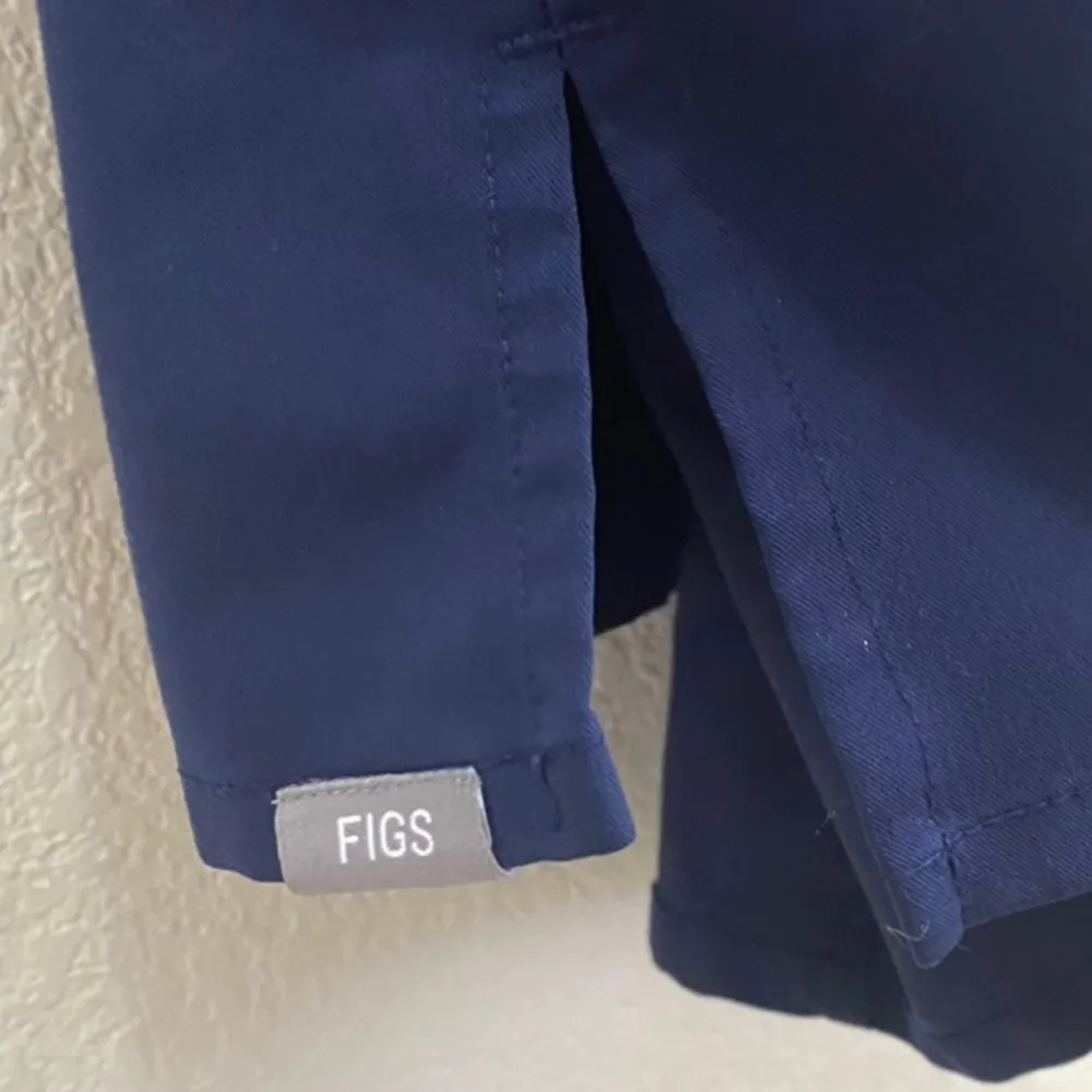 FIGS “Delmas” Navy Blue 2-Front Pockets Split Sides Scrub Top Size S - Image 6