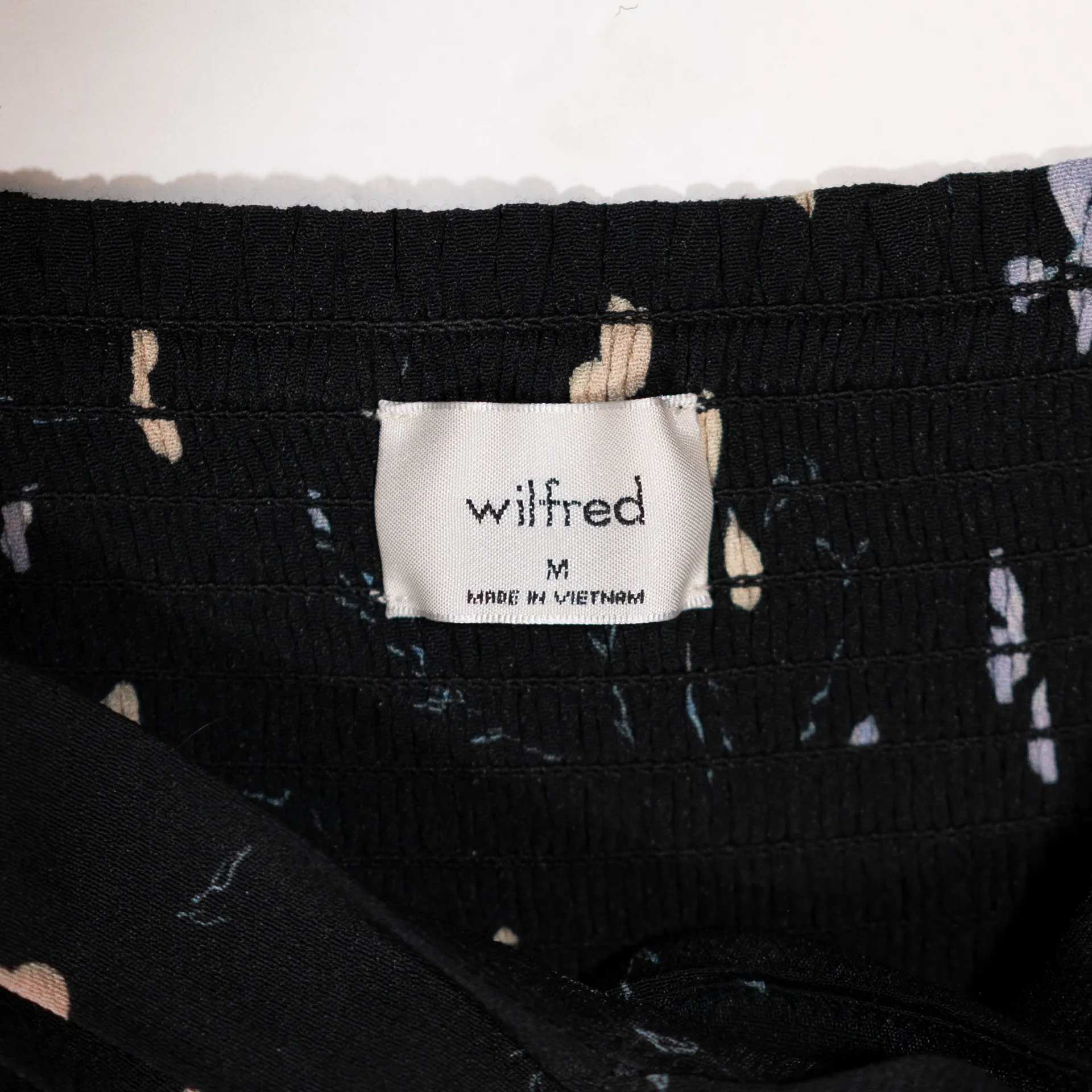 NEW Wilfred Aritzia Lolita Black Apricot Floral Print Ruched Cropped Top Blouse - Image 2