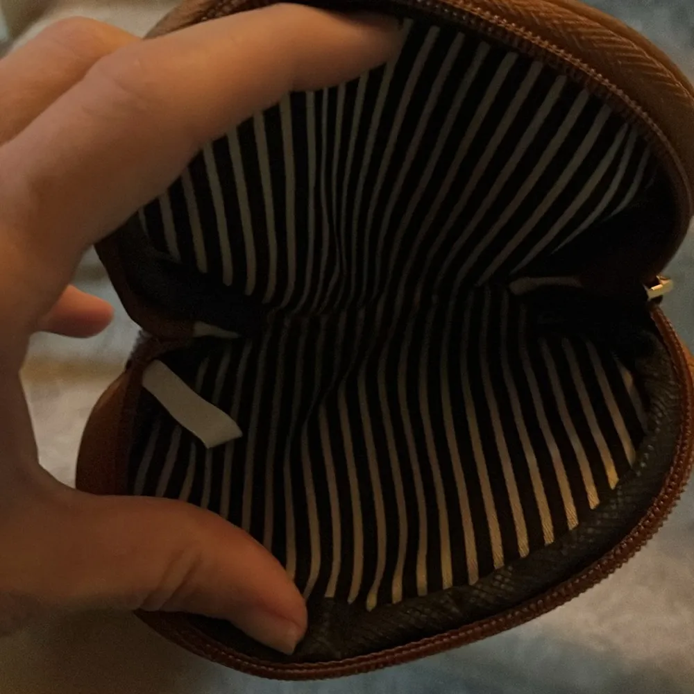 mini bag. Tan/cream. GUC. - Image 3