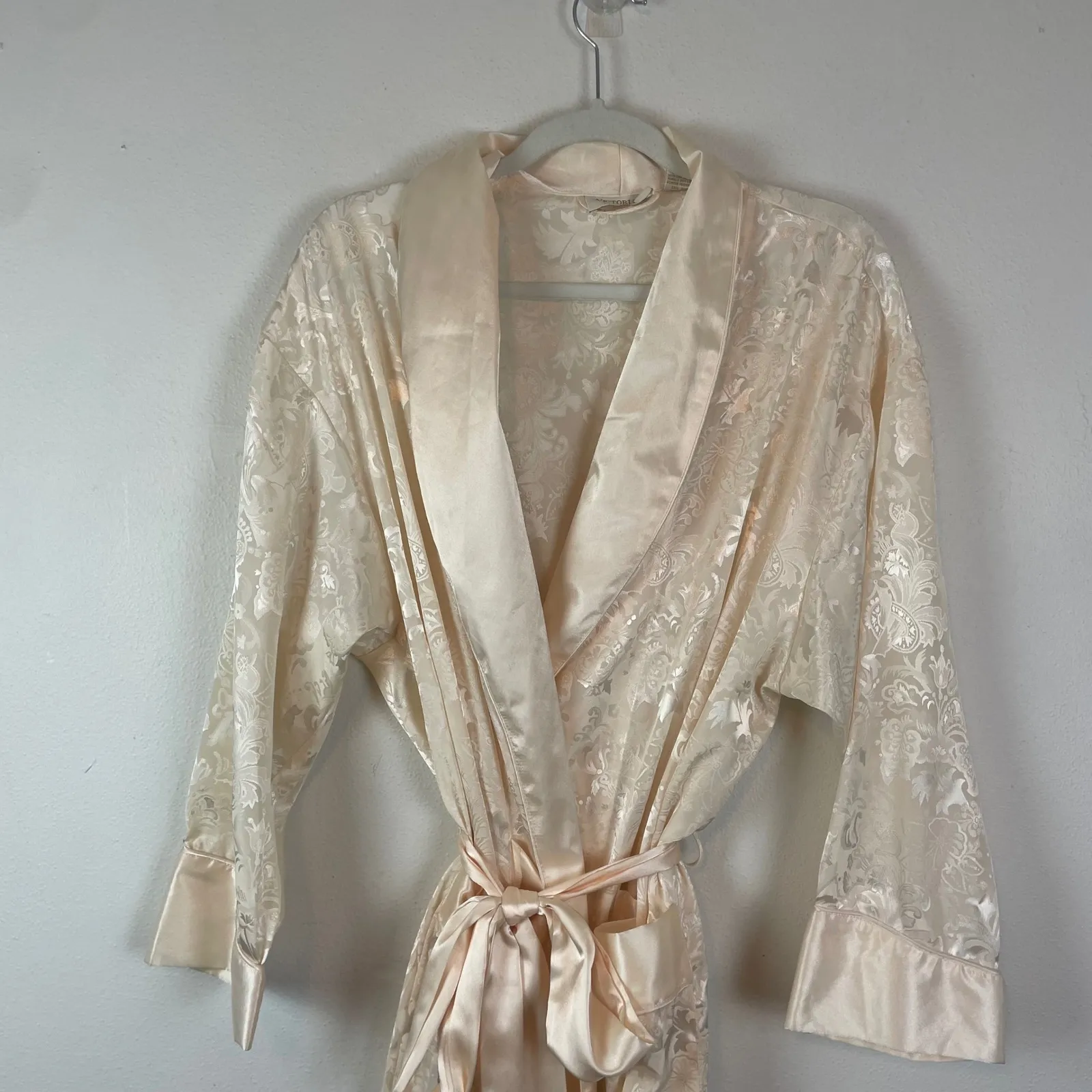 VTG‎ Gold Label Victoria's Secret White Jacquard Floral Satin Robe S Bridal - Image 2