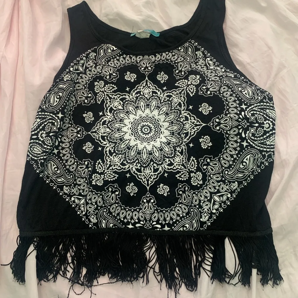 black paisley fringe tank top - Image 2