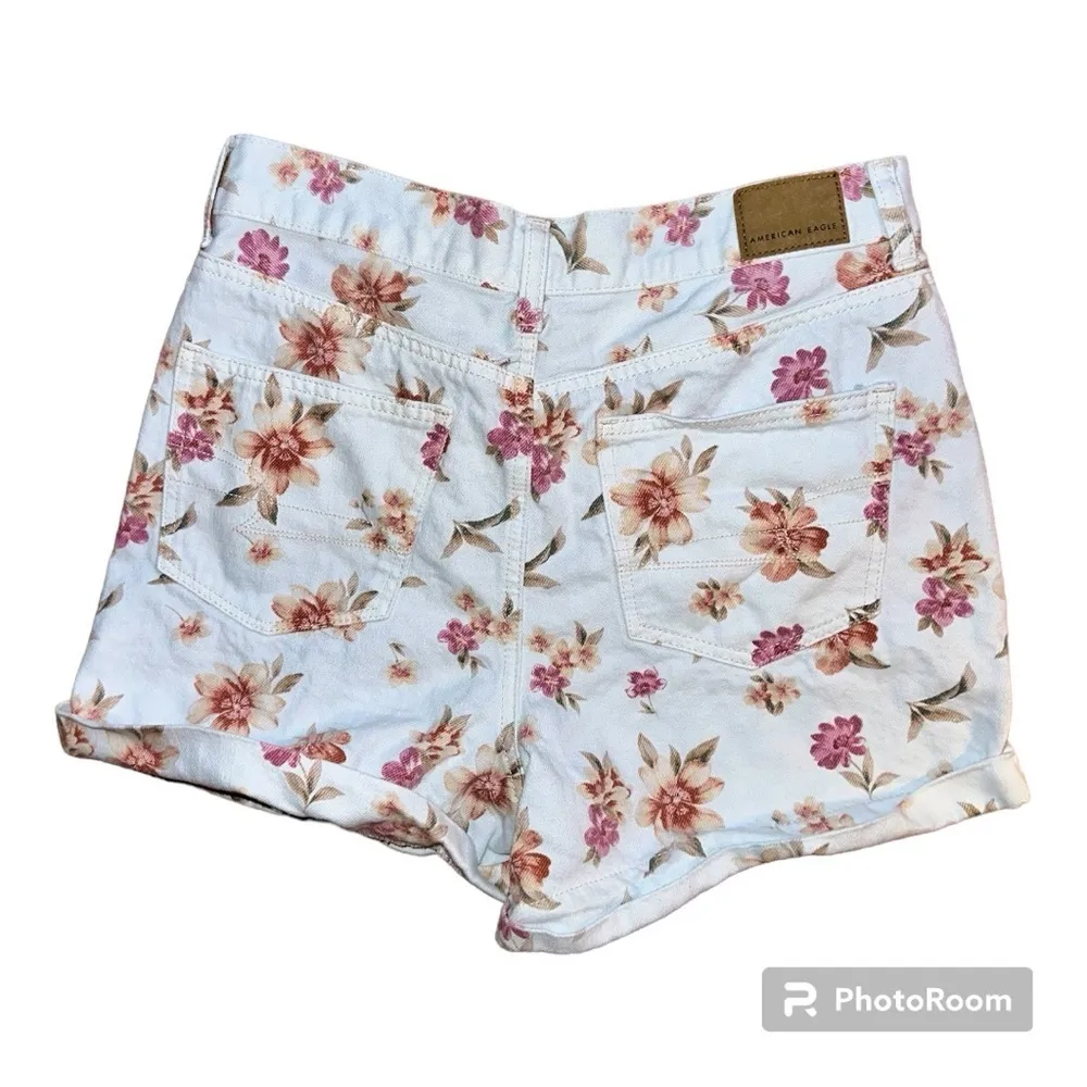 American Eagle Floral High Rise Cuffed Mom Shorts - Image 7