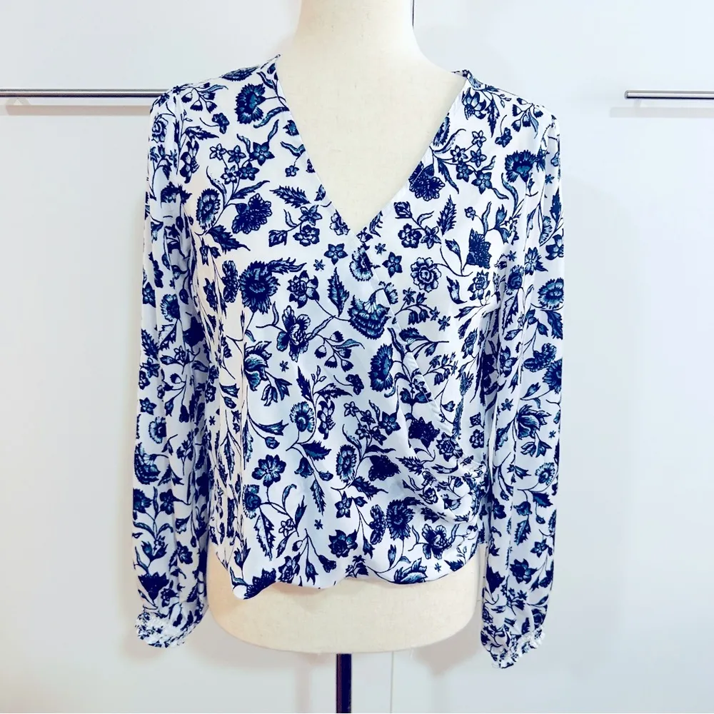 Lucky Brand Size XS Navy White Surplice Blouse Top Business Casual Preppy Chic - Image 4