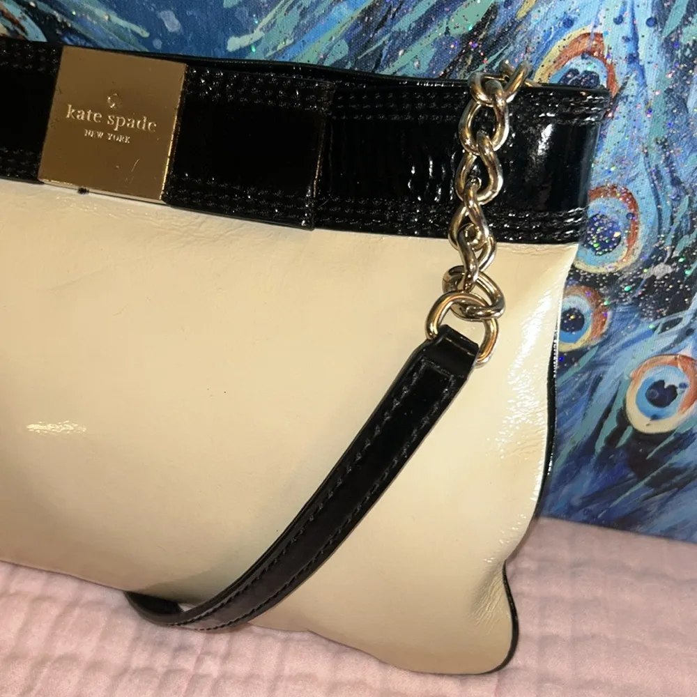 Vintage  Cream/Black Patent Leather Crossbody - Image 3