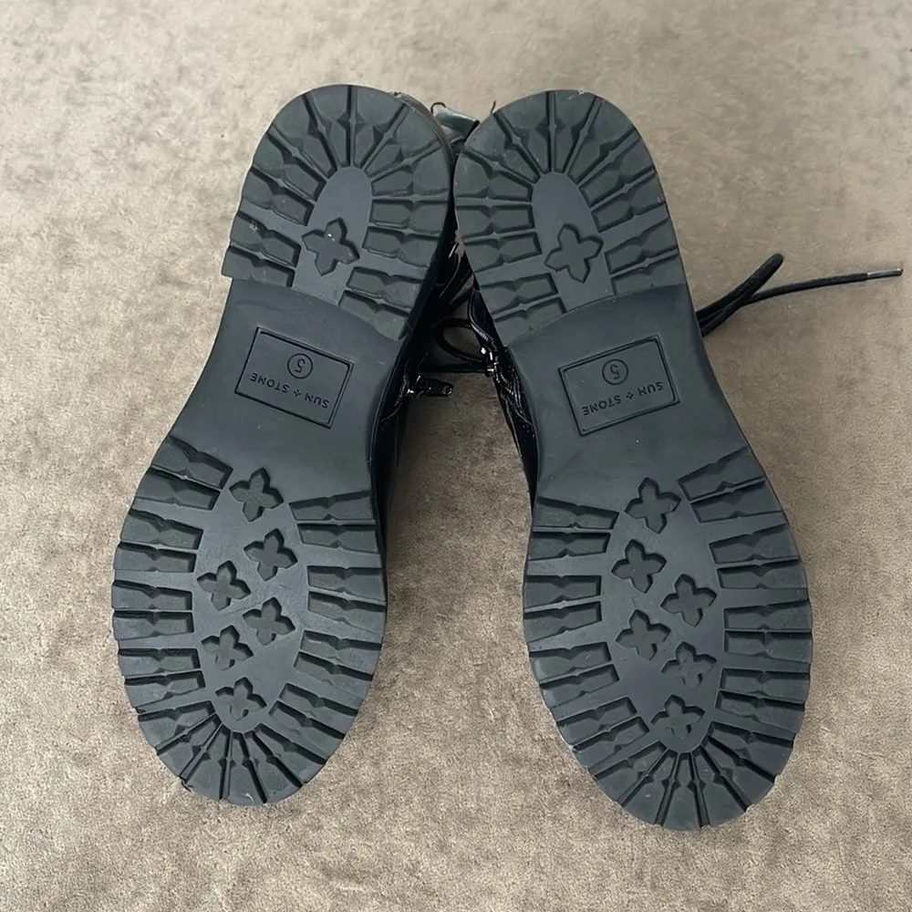 Sun + Stone boots. Lace up and side zip. Color/ black. Size 5 Black - Image 4