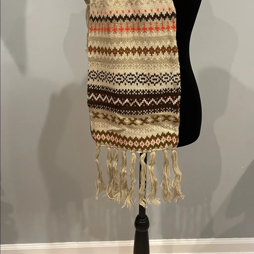 Patterned Knit Scarf in Cream and Brown - Image 2