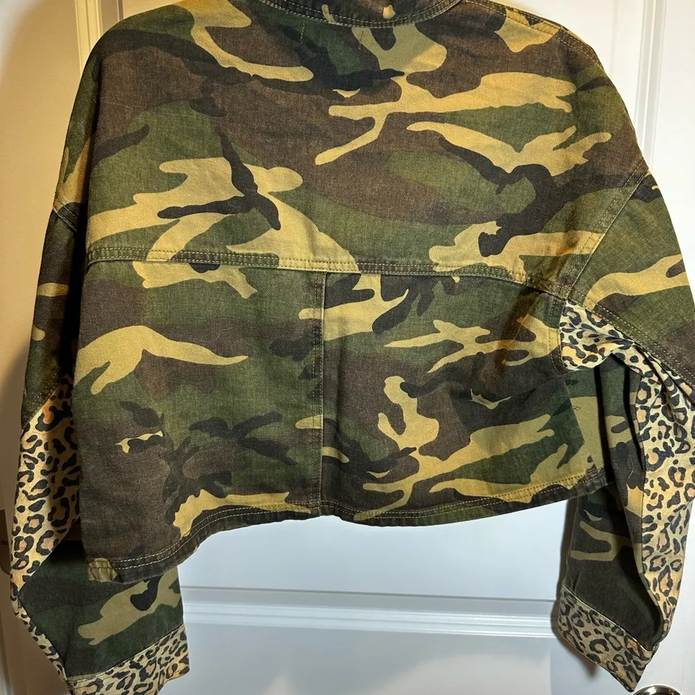 Camo Leopard Patch Jacket Size Small - Image 4
