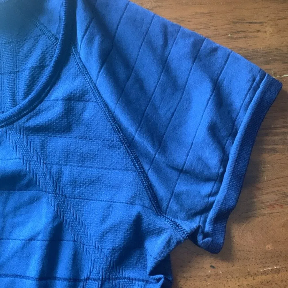 Athleta women's medium fastest track tee blue gradient swiftly short sleeve shir - Image 5