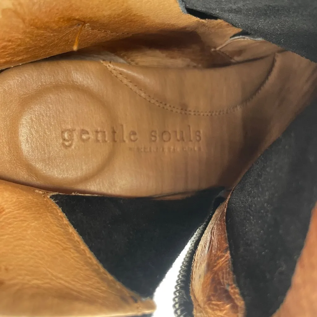 by Kenneth Cole Women's Black Suede Almond Toe Bootie sz 8.5 NWOT - Image 8