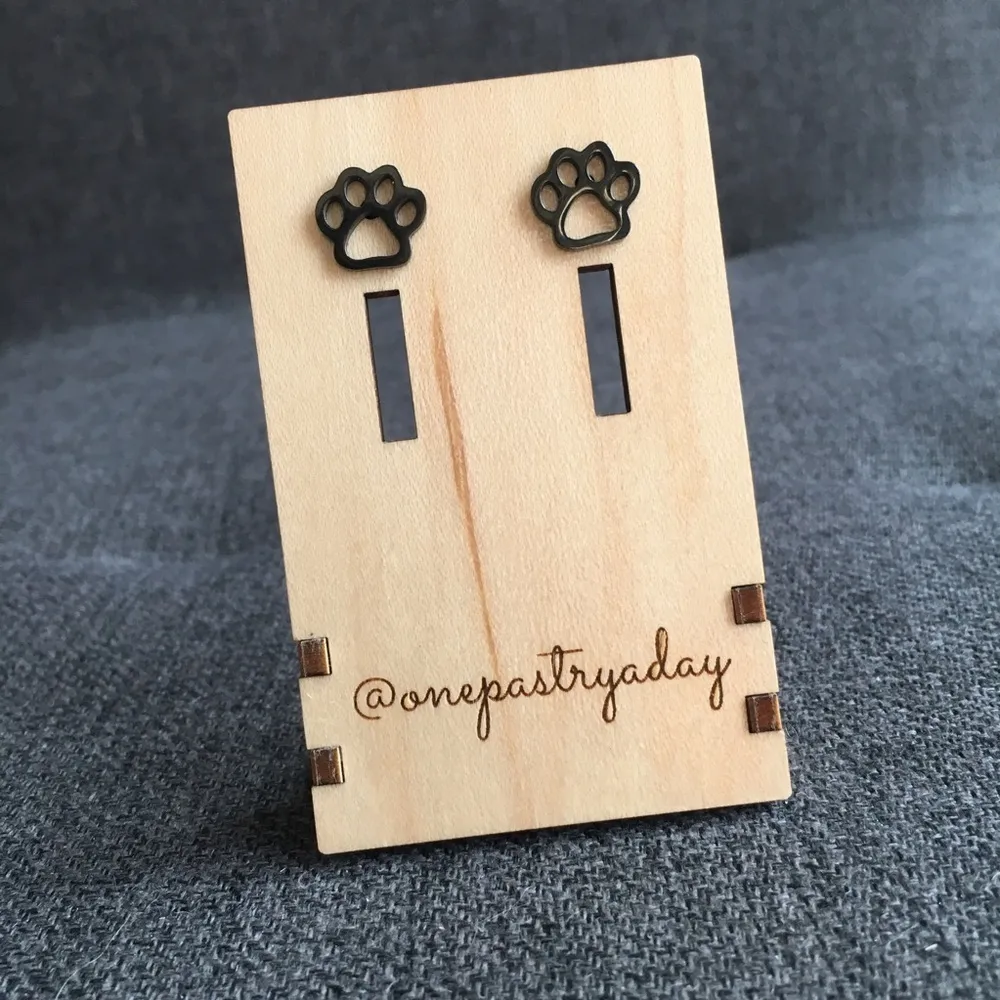 Paw Print Cut Out Stainless Steel Fashion Stud Earrings, GUNMETAL BLACK - Image 4