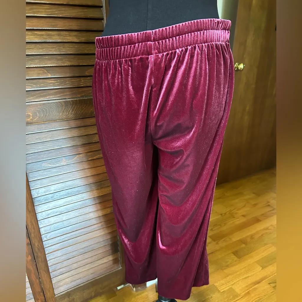 Old Navy Maroon  Pull On Wide Leg Velvet Look Crop Pants Size M - Image 2