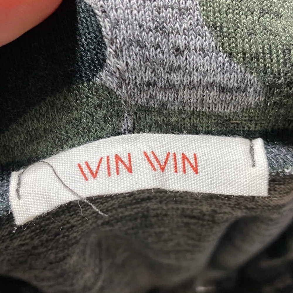 Win win camo hoodie top​​​​ - Image 6