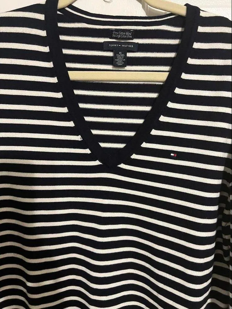 Tommy Hilfiger V-Neck Striped Sweater size X-Large - Image 2