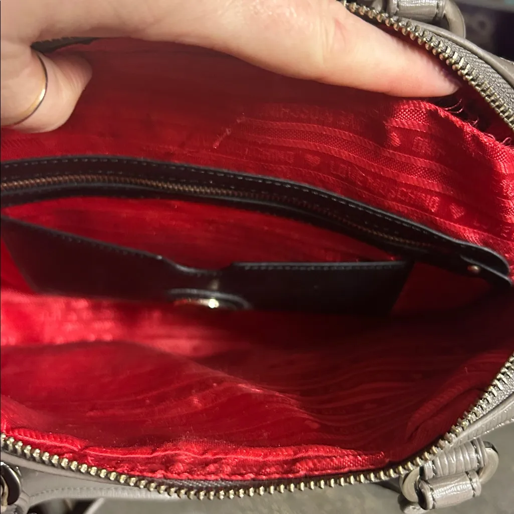 Love Moschino handbag. Grey with red liner - Image 5