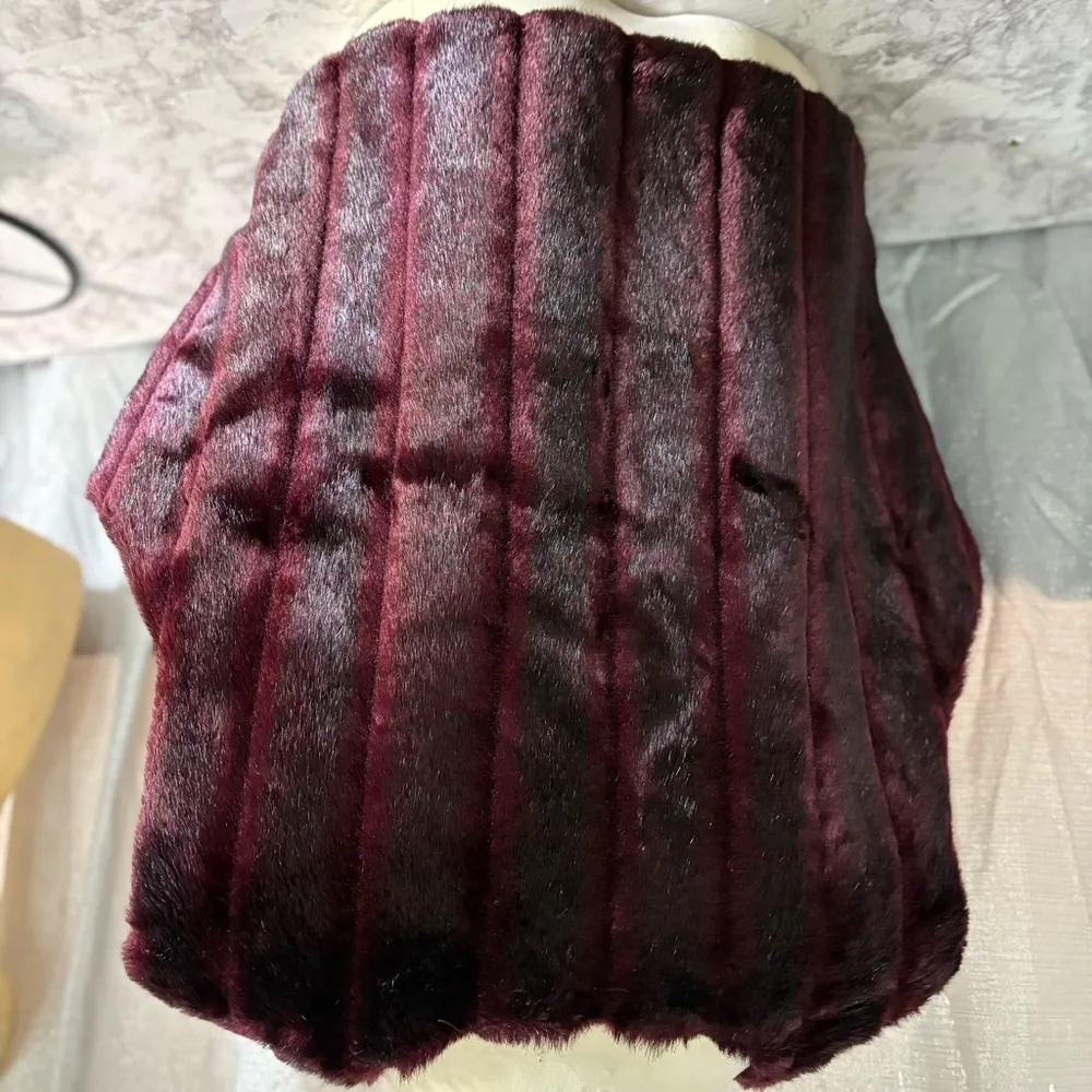 Faux fur vest woman’s 3X, burgundy - Image 10