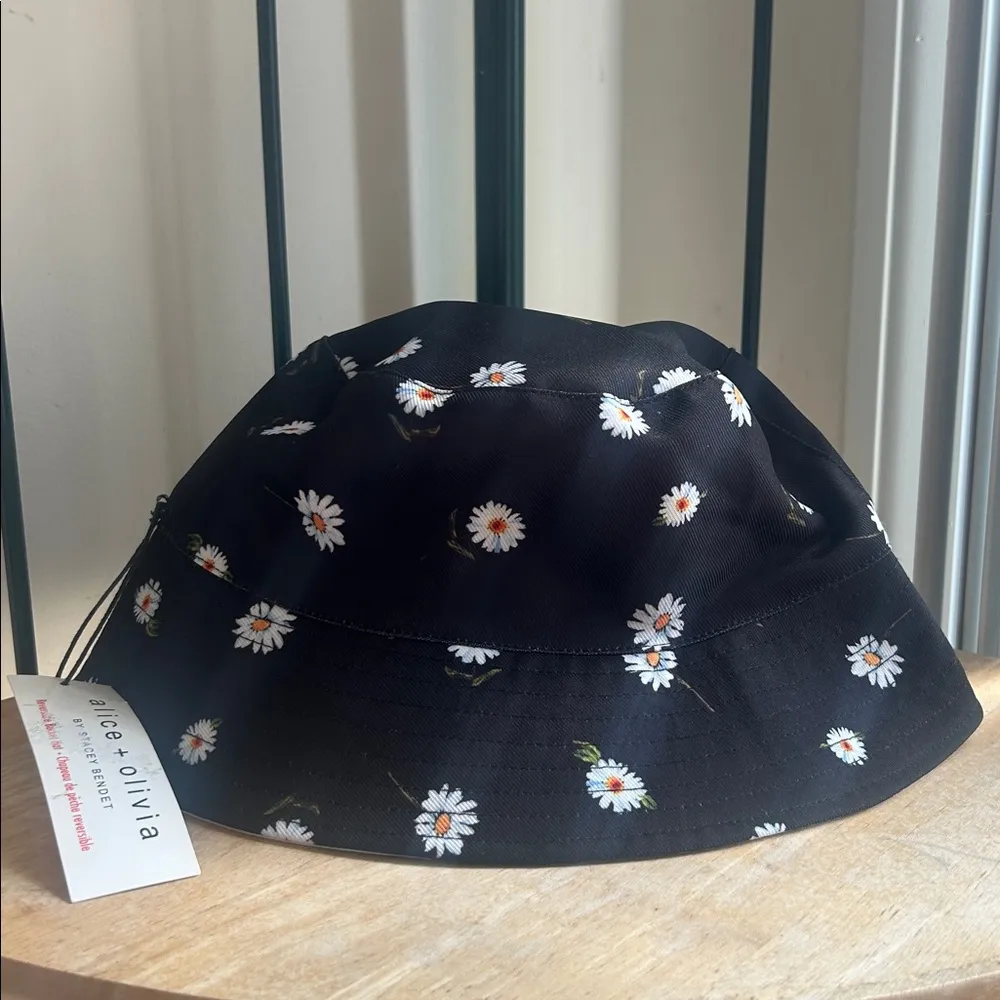 Alice + Olivia Daisy Reversible Bucket Hat NWT - Image 7