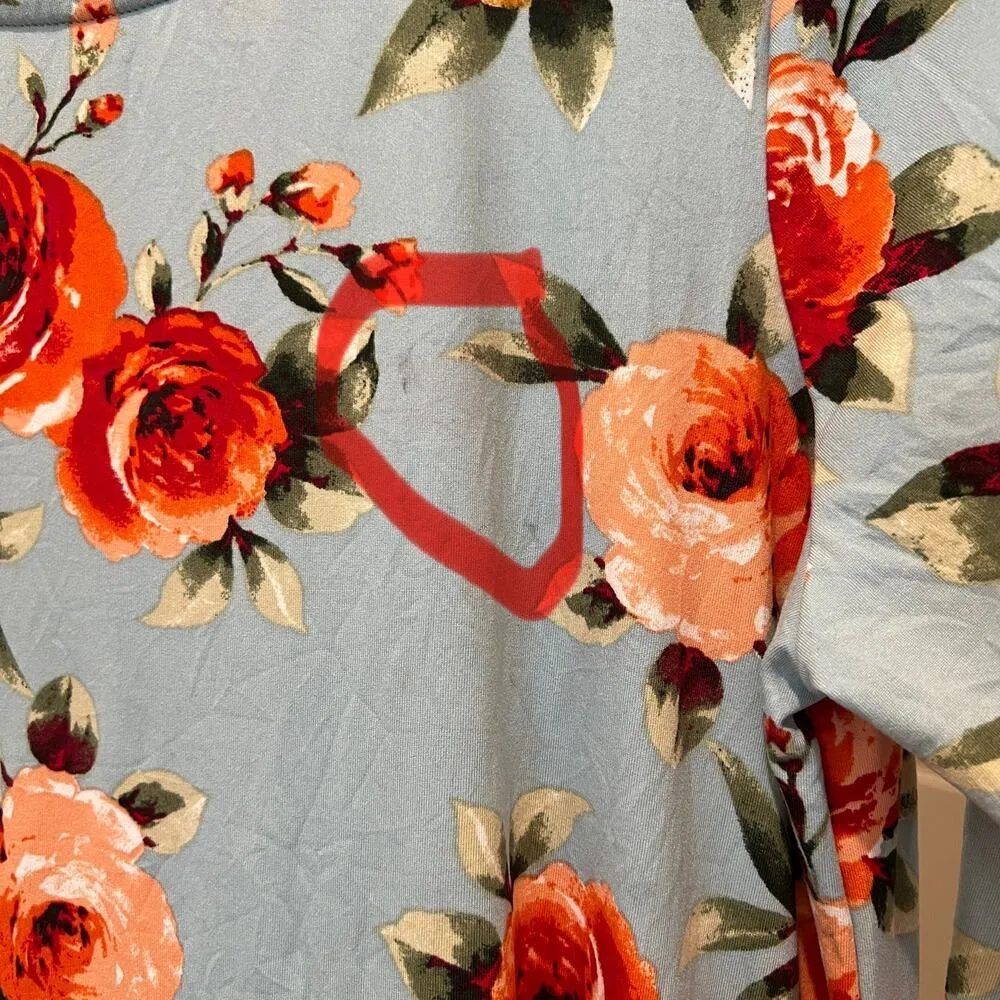 BETSY'S BOUTIQUE Sz Large Powder Blue Red Floral Mini T - Image 6