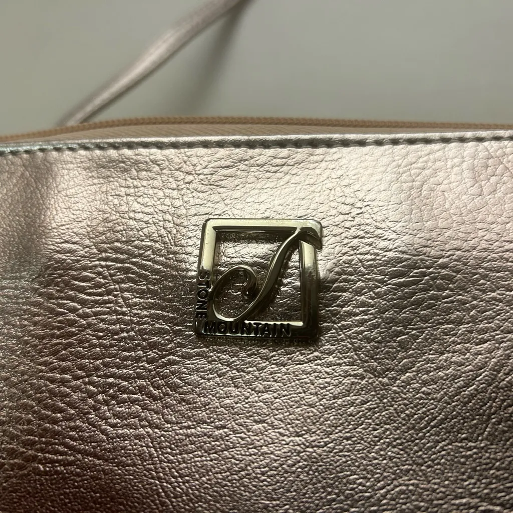Bag Chic Metallic Rose Gold Clutch Stone Mountain like new! - Image 4