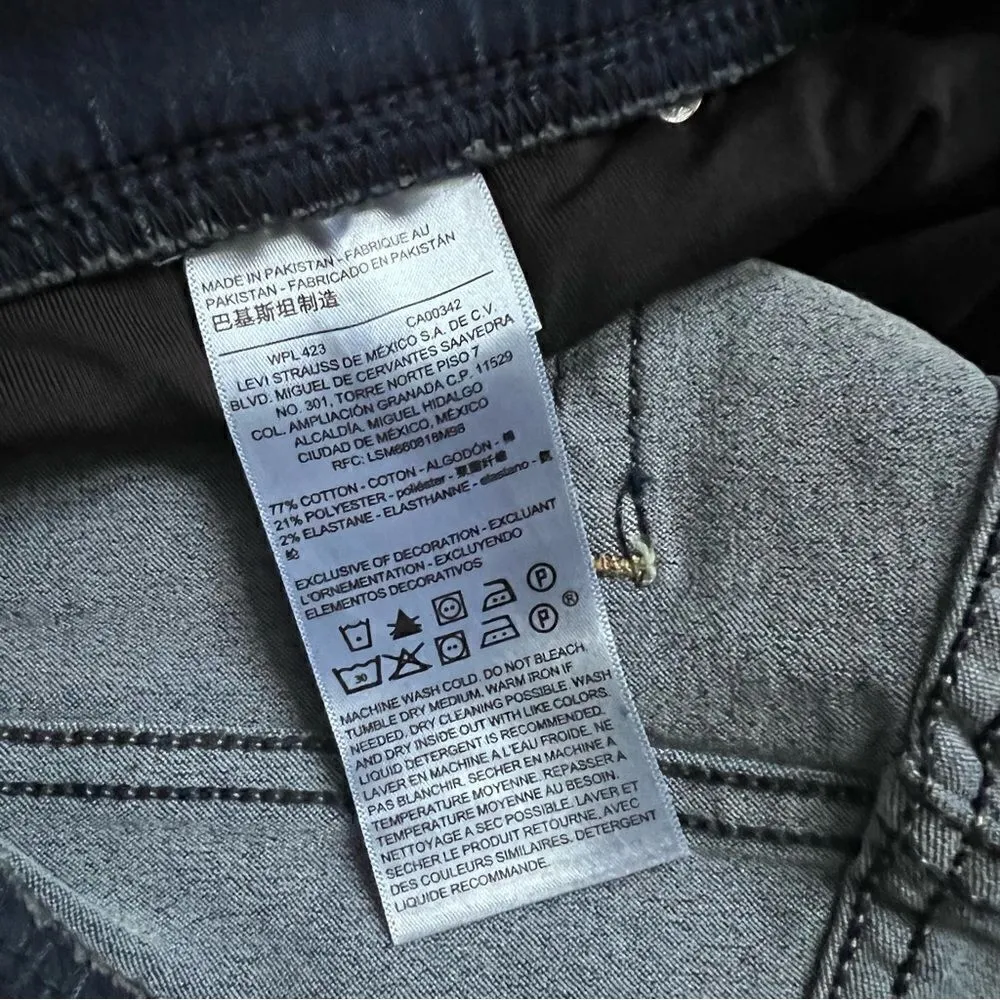 Signature by Levi Strauss Totally Shaping Pull On Skinny Jeans Size 6 Short - Image 7