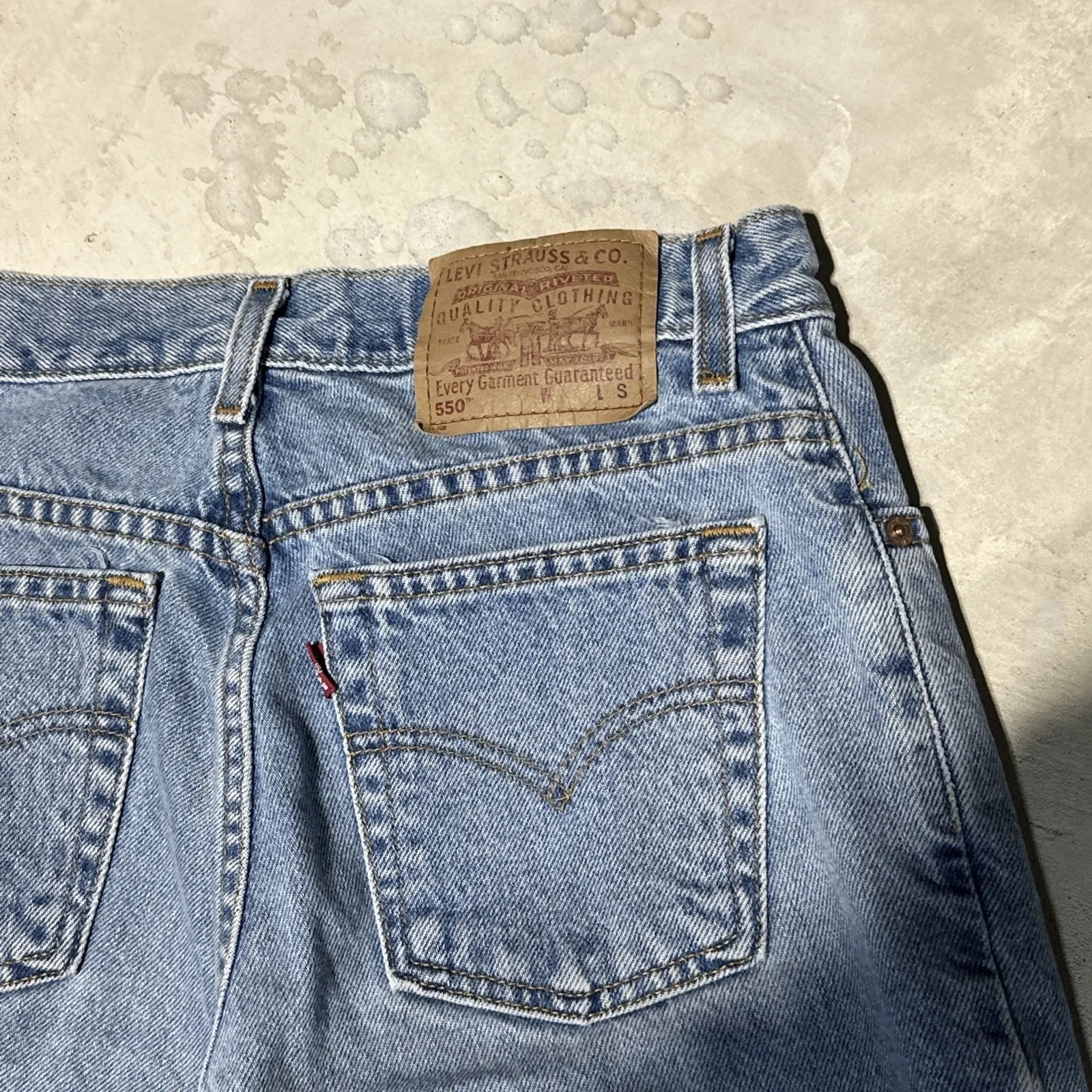Vintage Levi's 550 7 Jr S Relaxed Fit Tapered Leg 26x30 Denim Y2K 90s Light Wash - Image 4