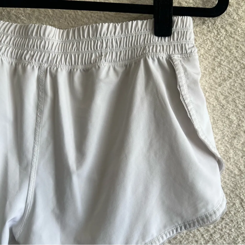 Lululemon Women’s Hotty Hot Cream‎ White Shorts Size 6 - Image 10