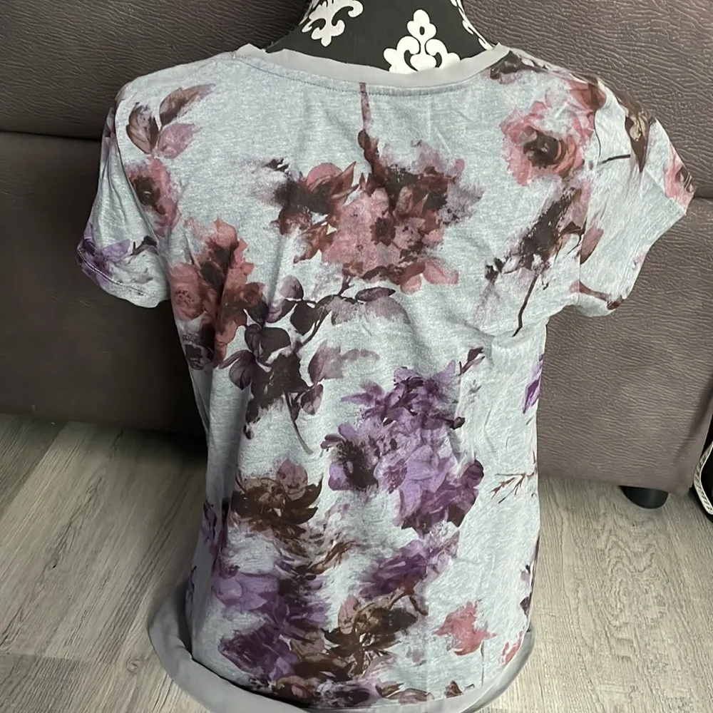 SIMPLY VERA VERA WANG Gray Floral T-Shirt Size PM - Image 5