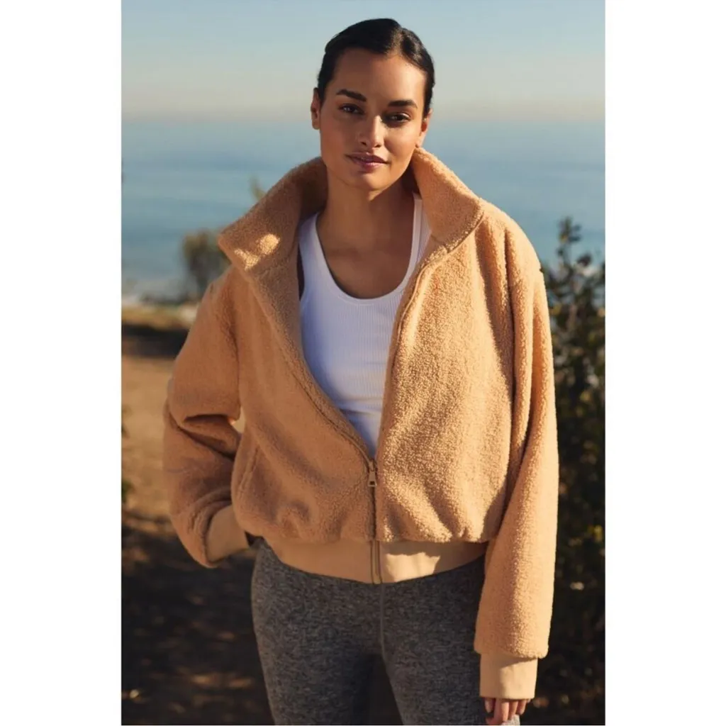 Beyond Yoga Brave The Elements Sherpa Bomber Butterscotch Large - Image 4