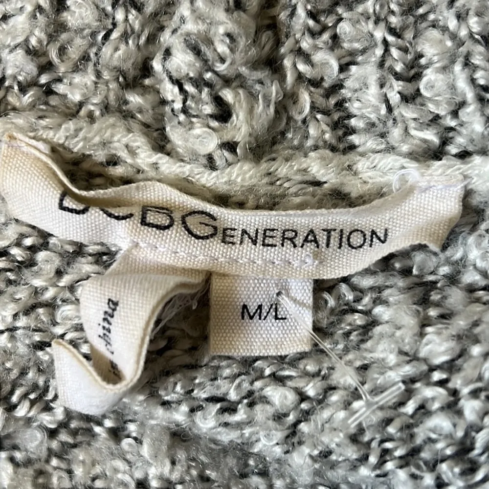 Light Gray Shawl Long Sleeve Size Large - Image 7