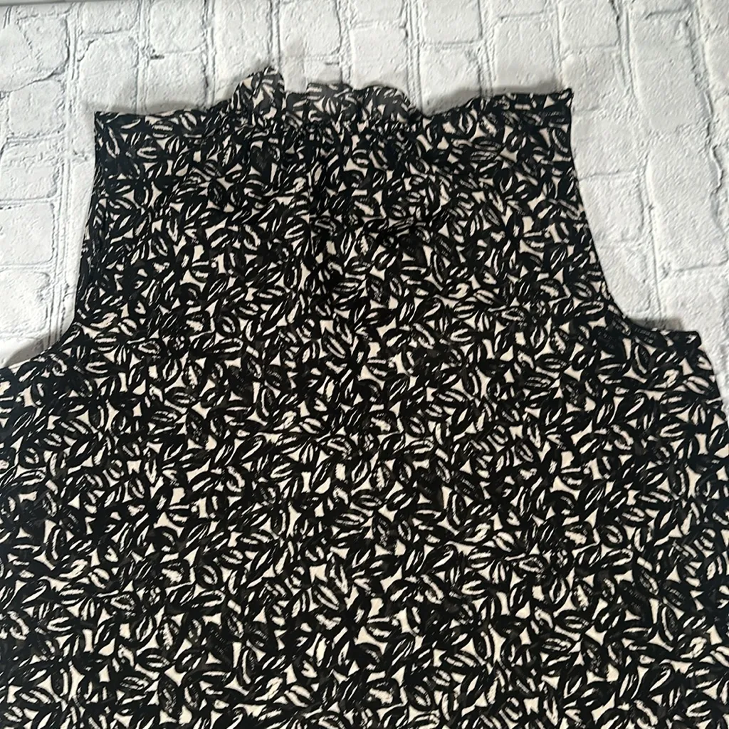Donna Karan Shirt Women's Small Black Print Sleeveless Blouse Ruffle Collar - Image 15