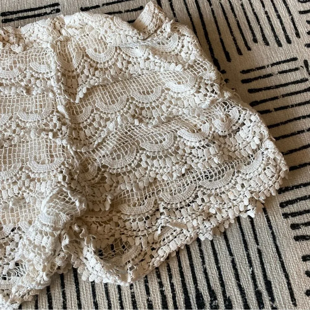 Zara Embroidered Lace Shorts Cream Small - Image 3
