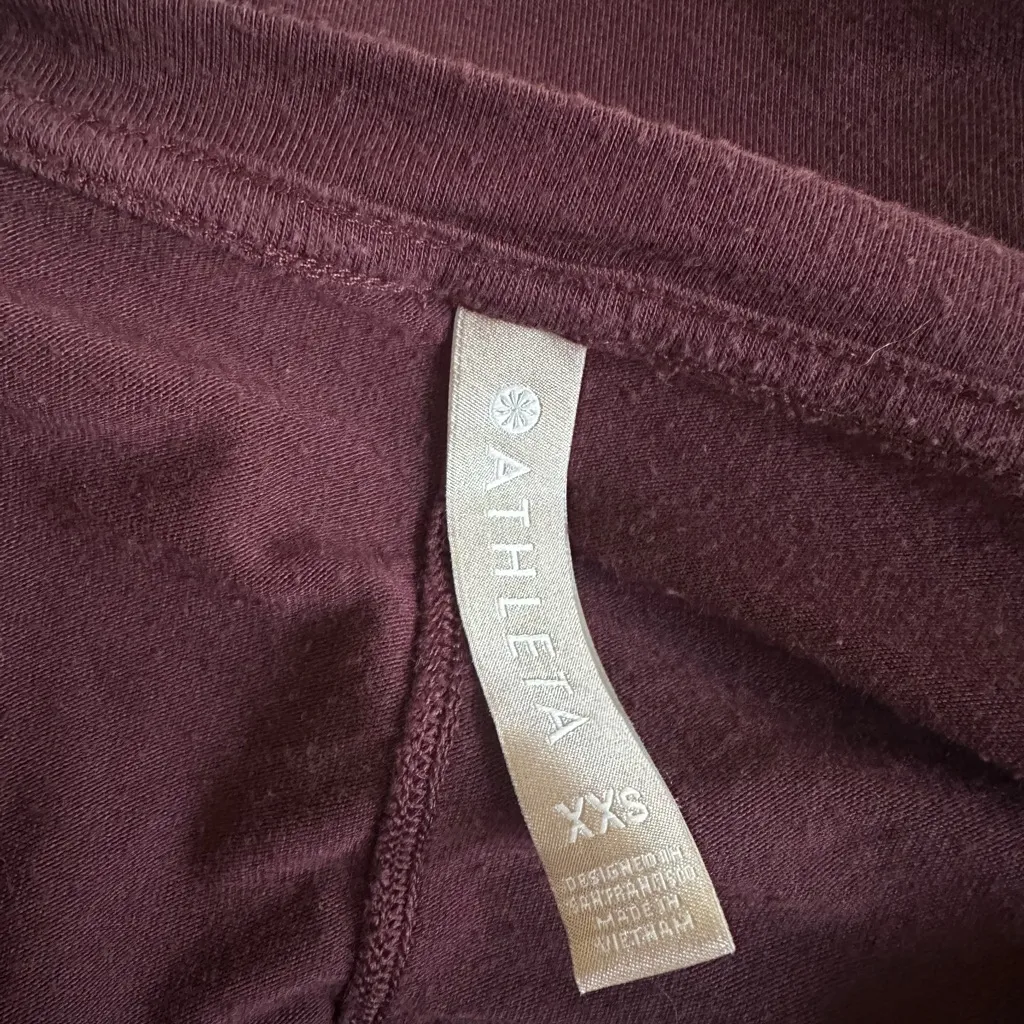 Athleta Cloudlight Stratus Tee Maroon T-shirt Scoop Neck Casual Athleisure XXS - Image 5