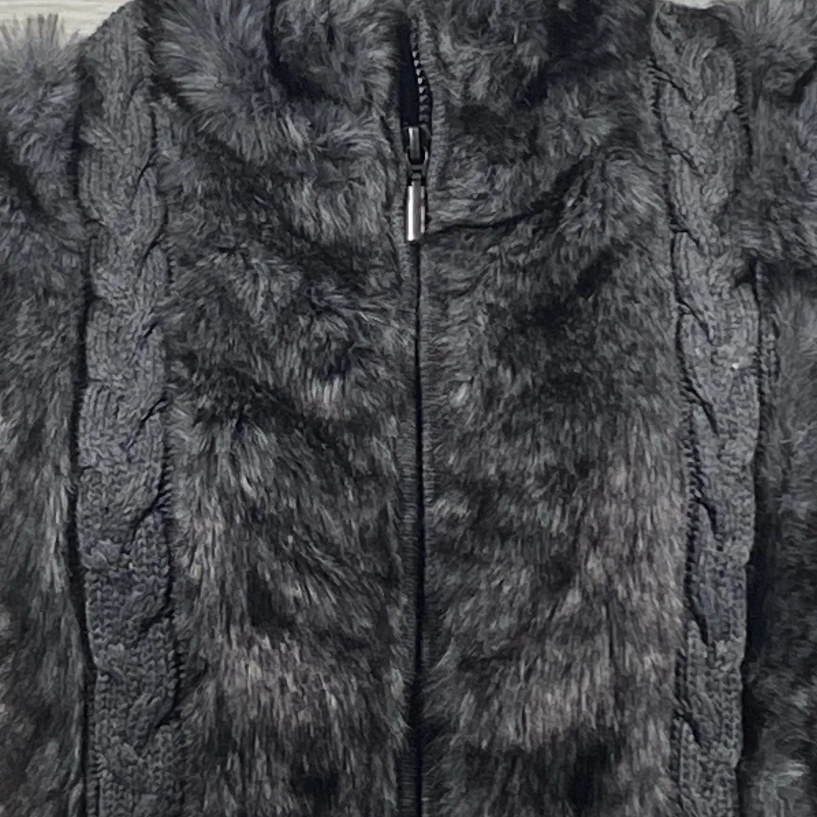 Dressbarn Vest Women's Size Medium Full Zip Faux Fur Cable Knit Turtle Neck Gray - Image 3