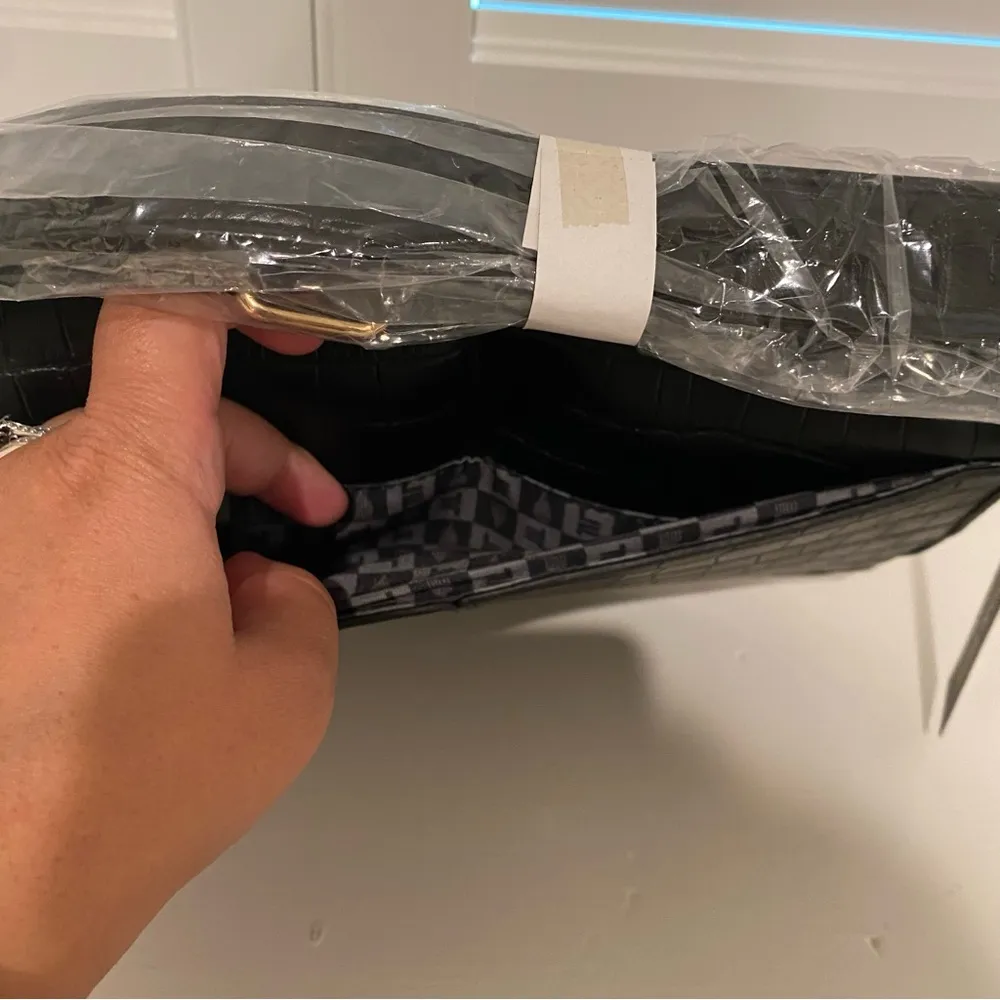 NWT London Fog Women’s Astor Croco Shoulder Bag - Image 9