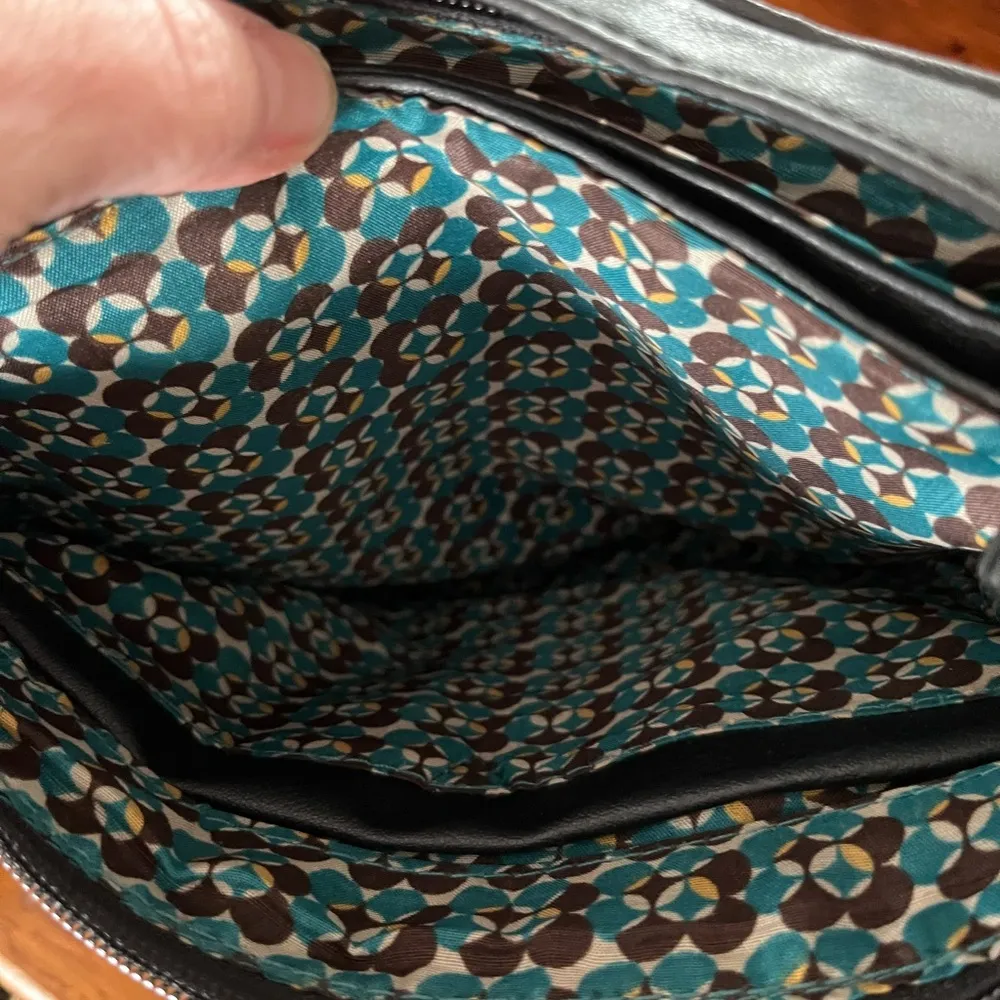 Black Rivet Cross Body Bag. - Image 9