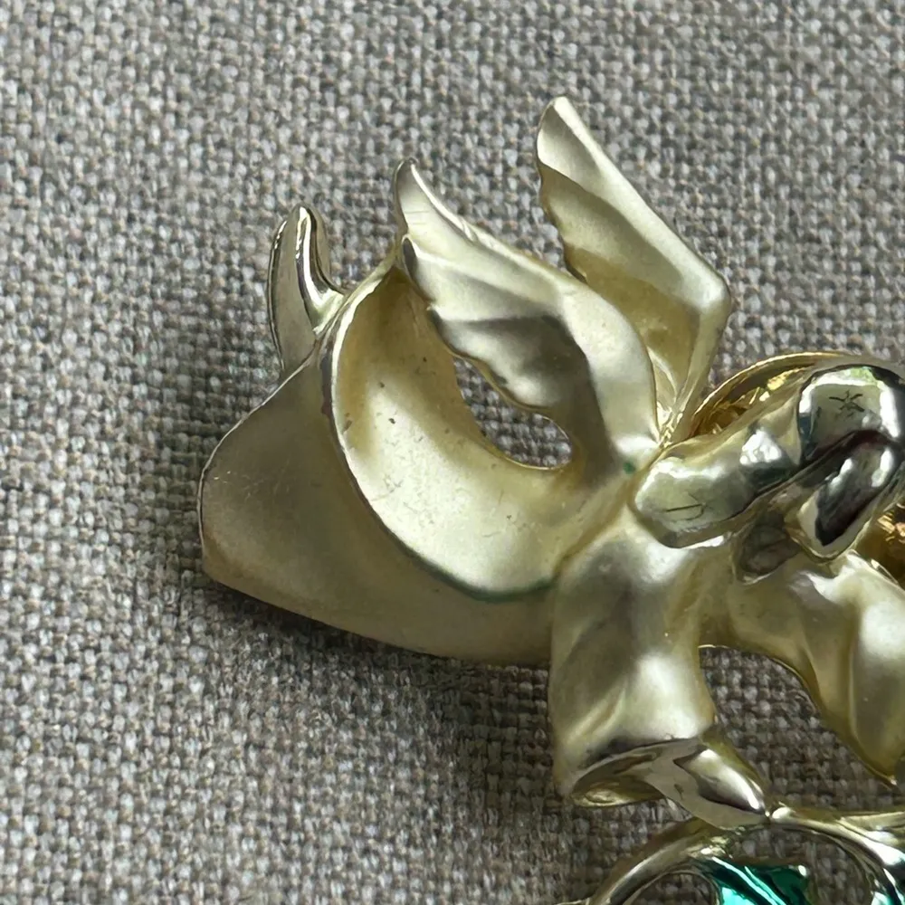 Vintage Giusti Gold Tone Angel pin brooch holiday pin jewelry faith Christmas Green - Image 3