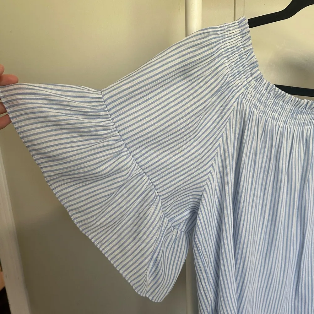 H&M Blue and White Striped Off The Shoulder Shortsleeved Blouse size 4 - Image 4