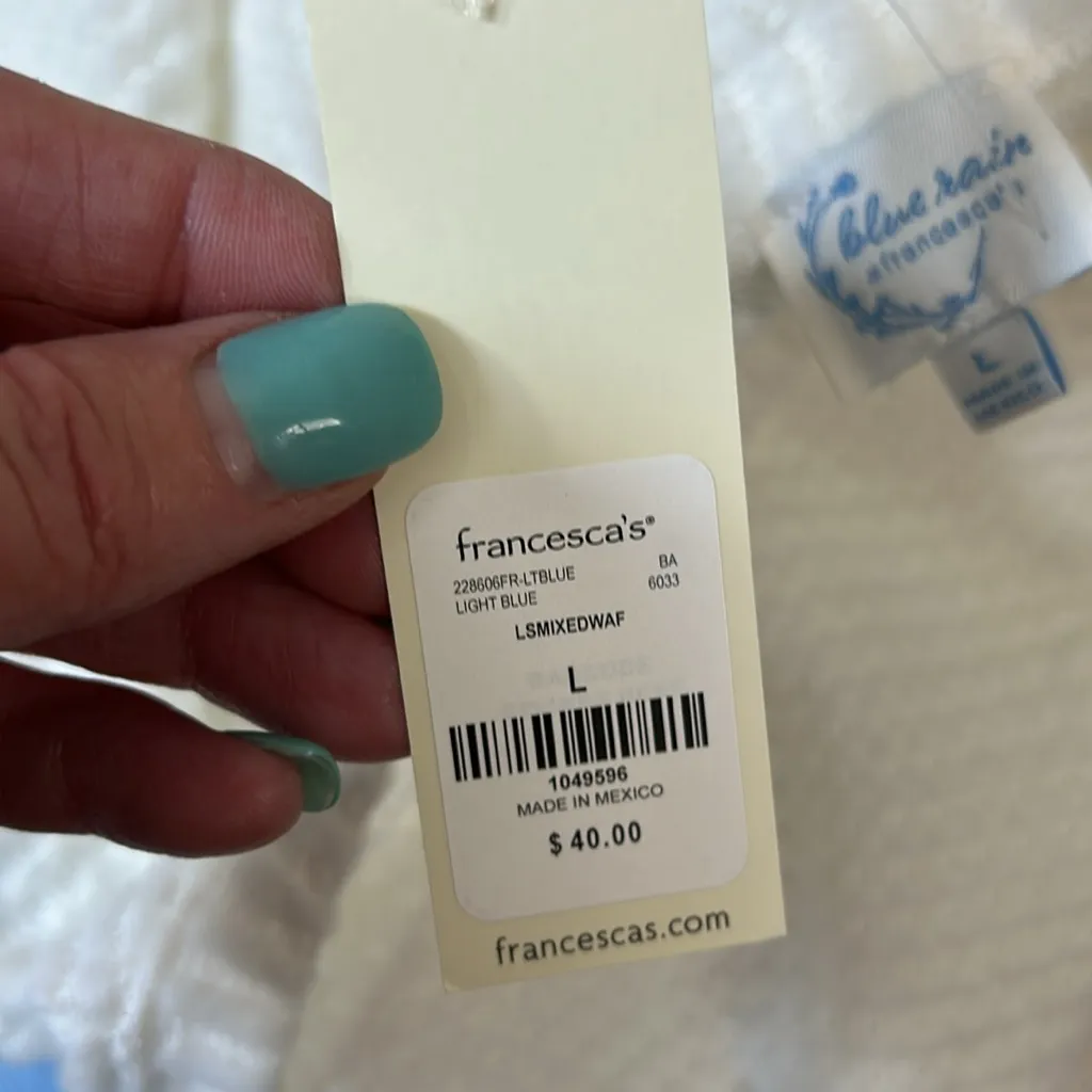 Francesca’s Blue Rain Textured Waffled Light Blue &‎ White Sweater Size Large - Image 5