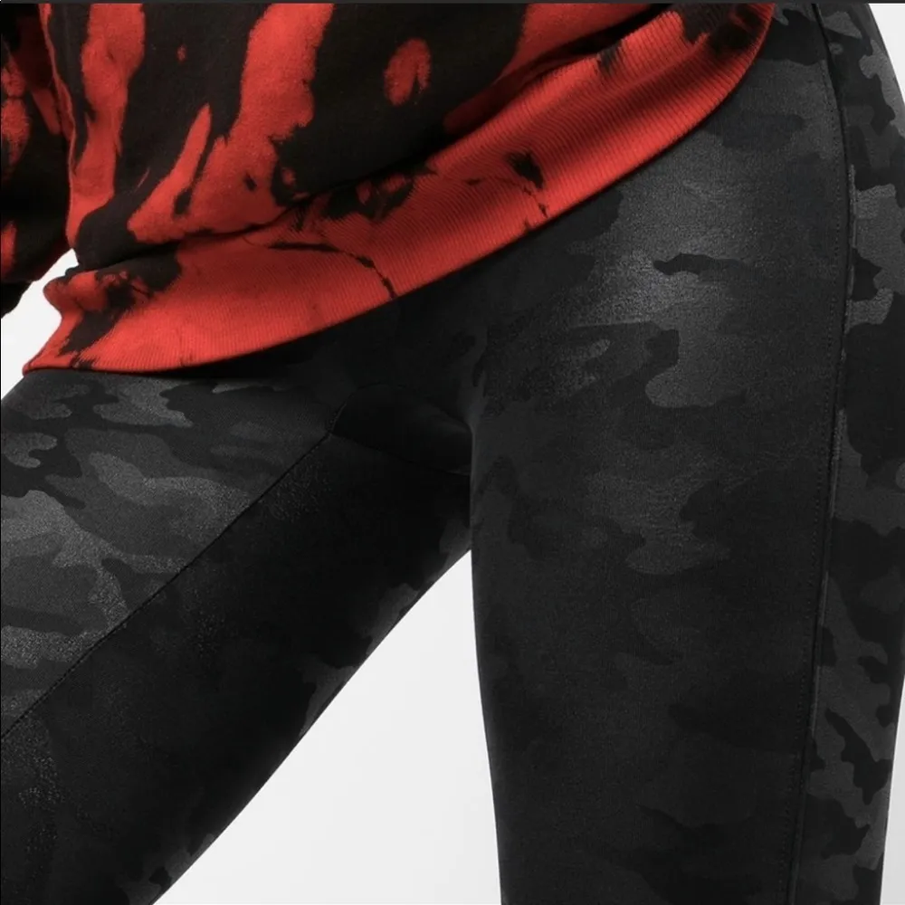 SPANX‎ Black Faux Leather Camo Luxury Leggings Size M Women - Image 4