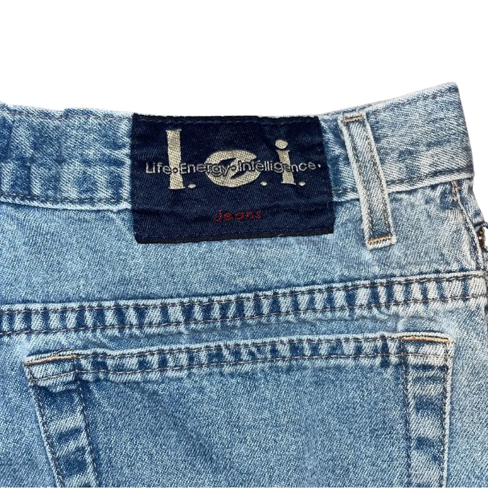 Vintage  Low-Rise Y2K Button-fly Size 9 Light Wash DenimShorts - Image 10