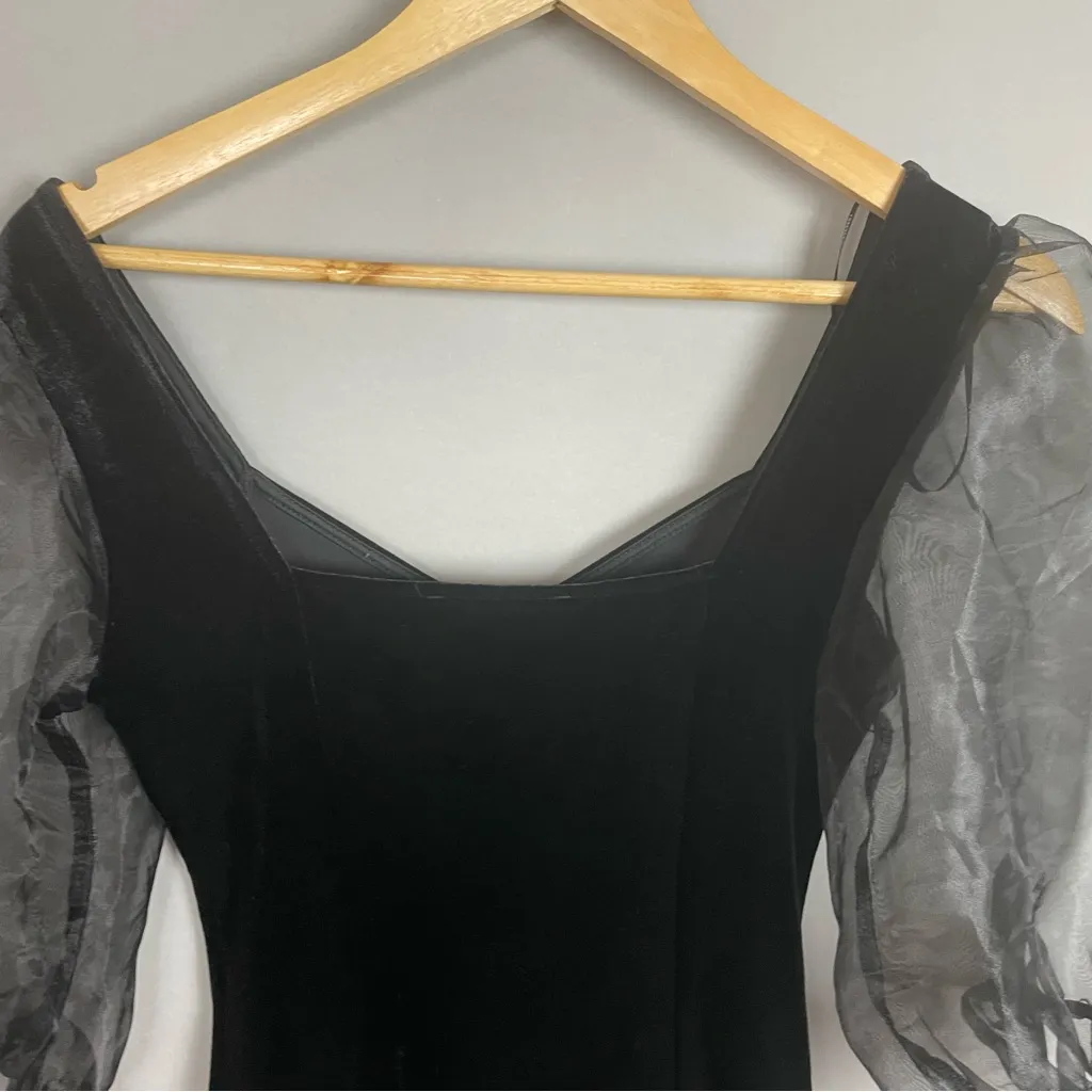 Forever 21 Velour Bodysuit‎ Top Puffed Sleeves Sheer Black Small Stretch Velvet - Image 7