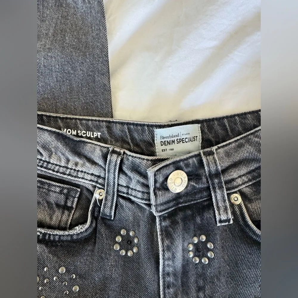 Women’s River Island Mom Sculpt Black Denim Jeans 24 4 Rhinestone Stud New - Image 3