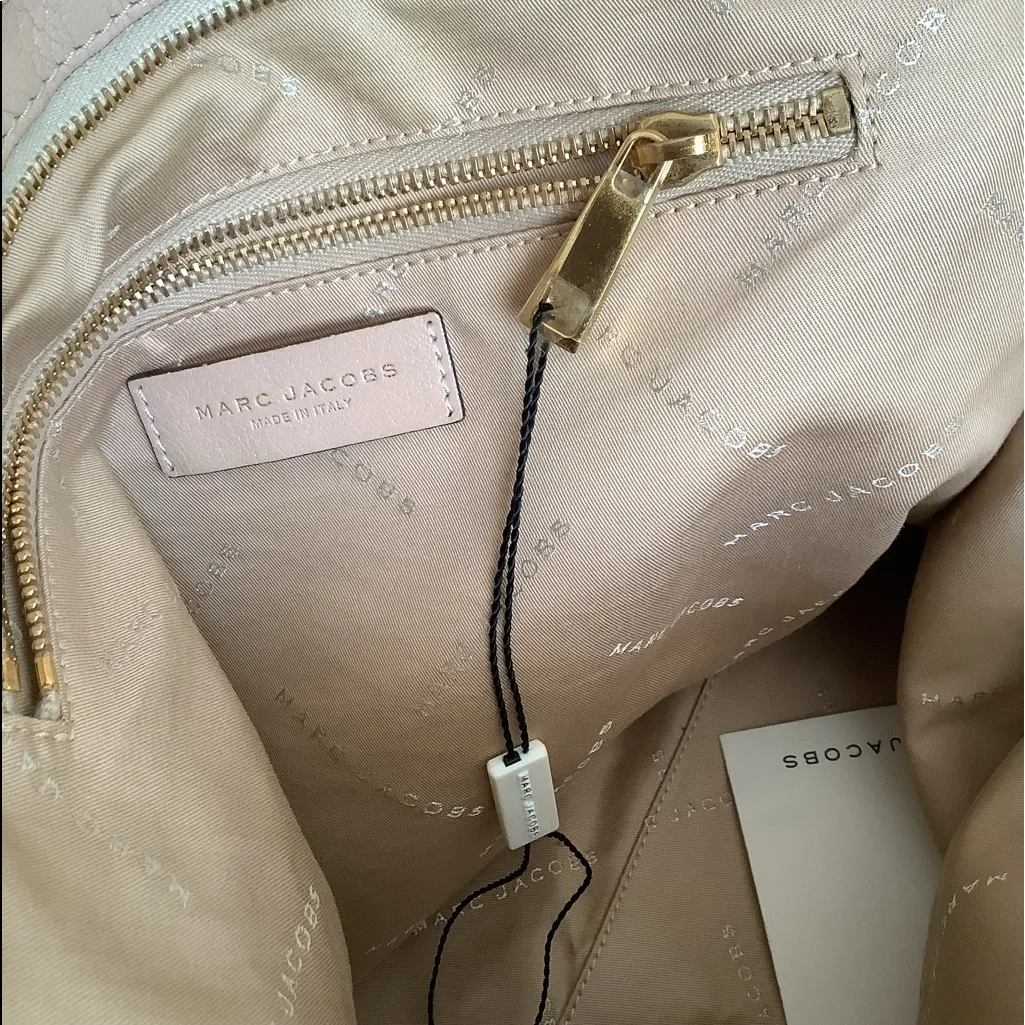 Authentic Marc Jacobs Wellington bag 🔥🔥🔥 - Image 9