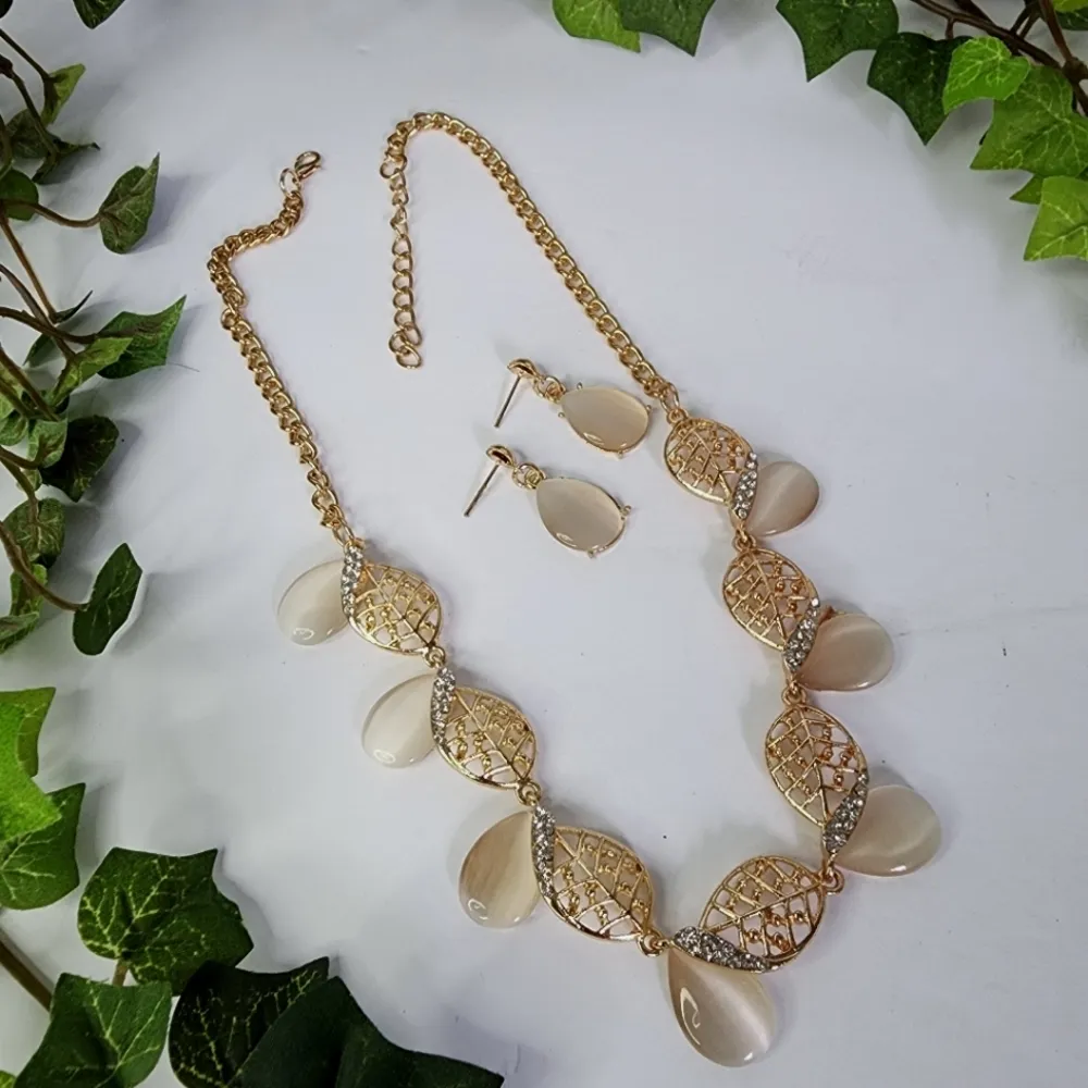 Gold and Teardrop Moonstone Necklace and Matching Earrings Set - Image 3