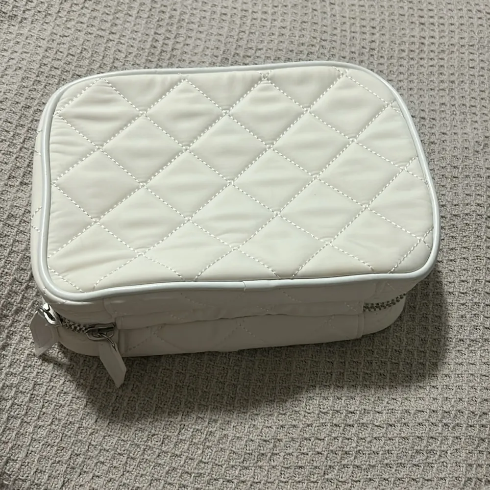 Trish Mcevoy makeup bag - Image 10