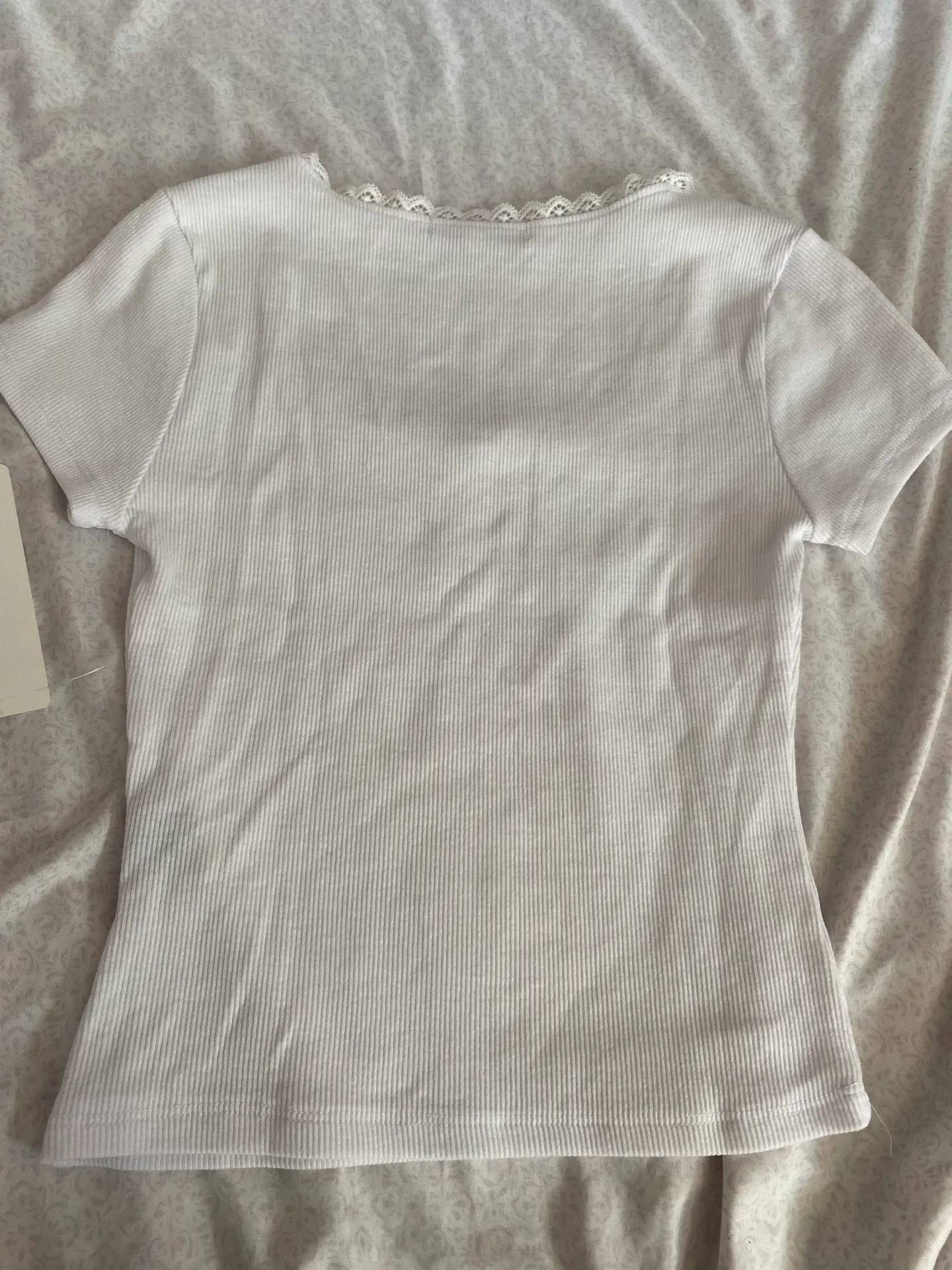 BNWT  white Tshirt - Image 9