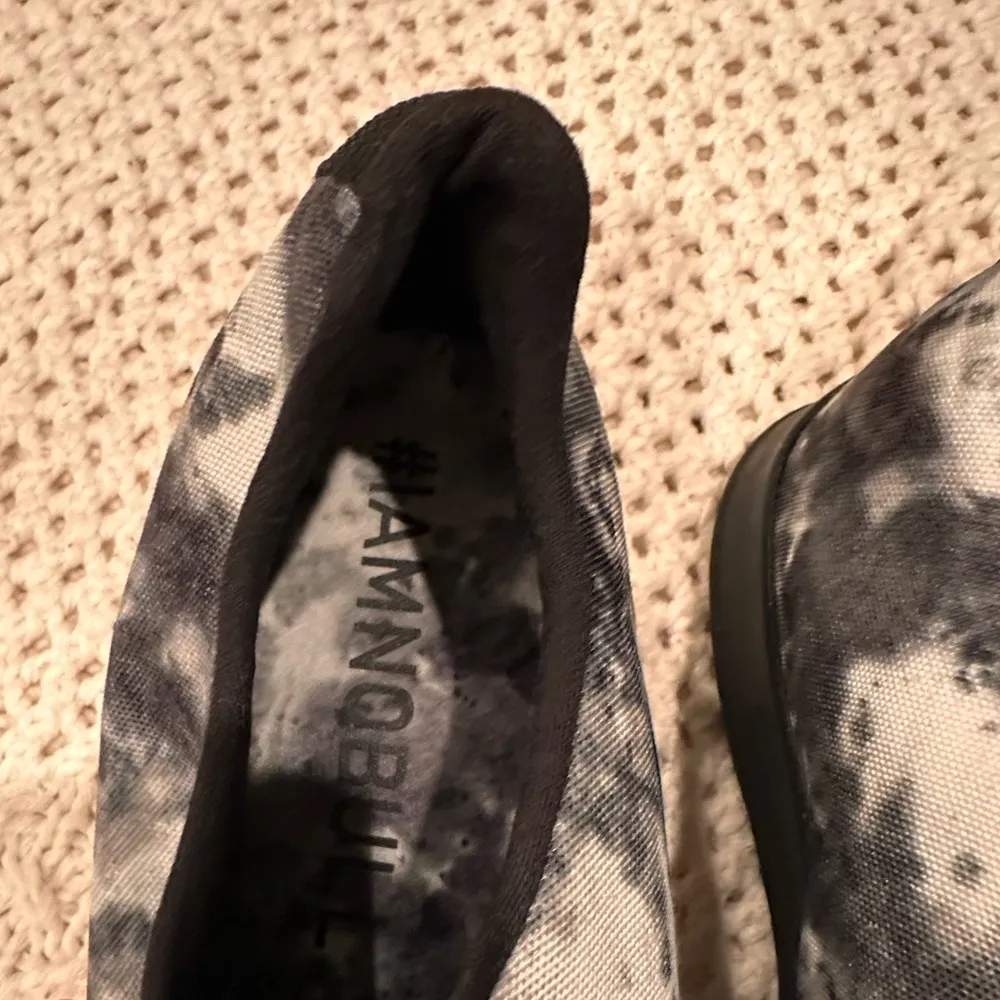 NWOB NOBULL INISEX WOMENS 7/5 MENS 10/5 Black and Gray Tie-Dye Sneakers - Image 2