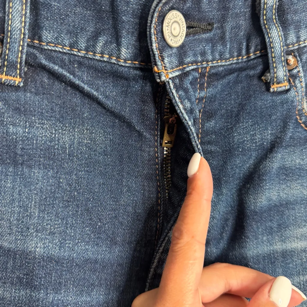 Moussy Vintage Women’s Glendora Flare Jean Size 26 Medium Wash Designer Denim Blue - Image 9