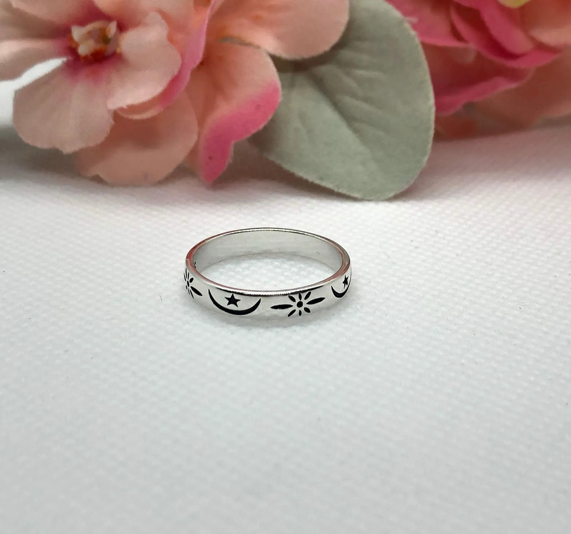 Light Up the Sky Ring Size 8 Silver - Image 8