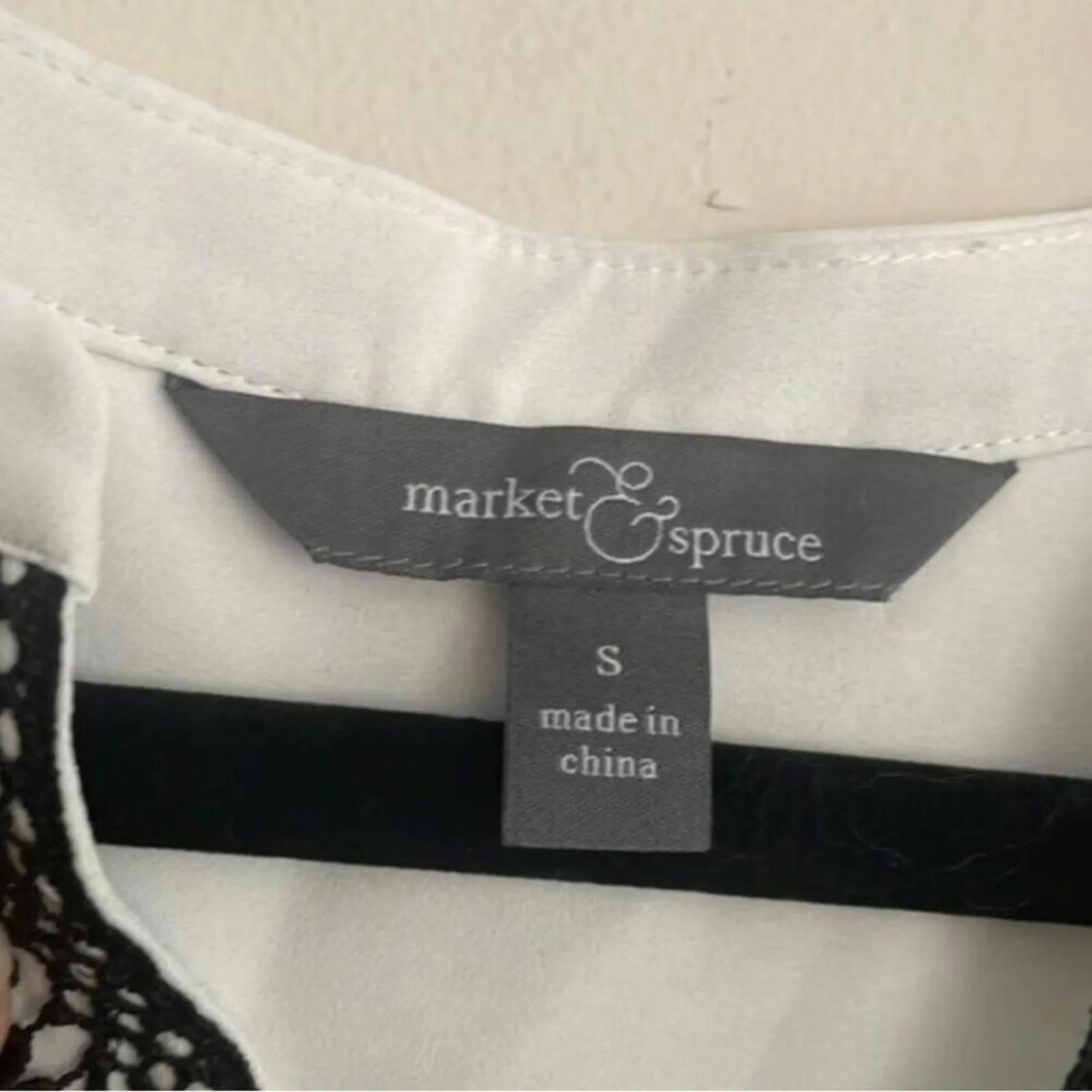 Market & Spruce White Boho Bell Sleeve Black Embroider Trim Coastal Blouse - Image 7